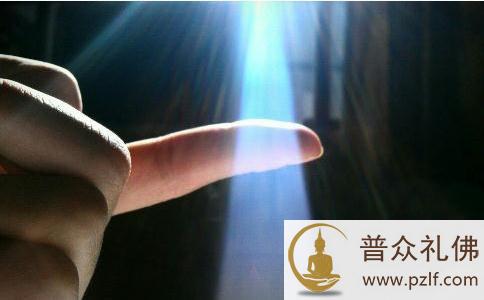 人类头上都是有光的