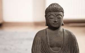 祖先牌位和神明可以跟佛像供奉在一起吗？